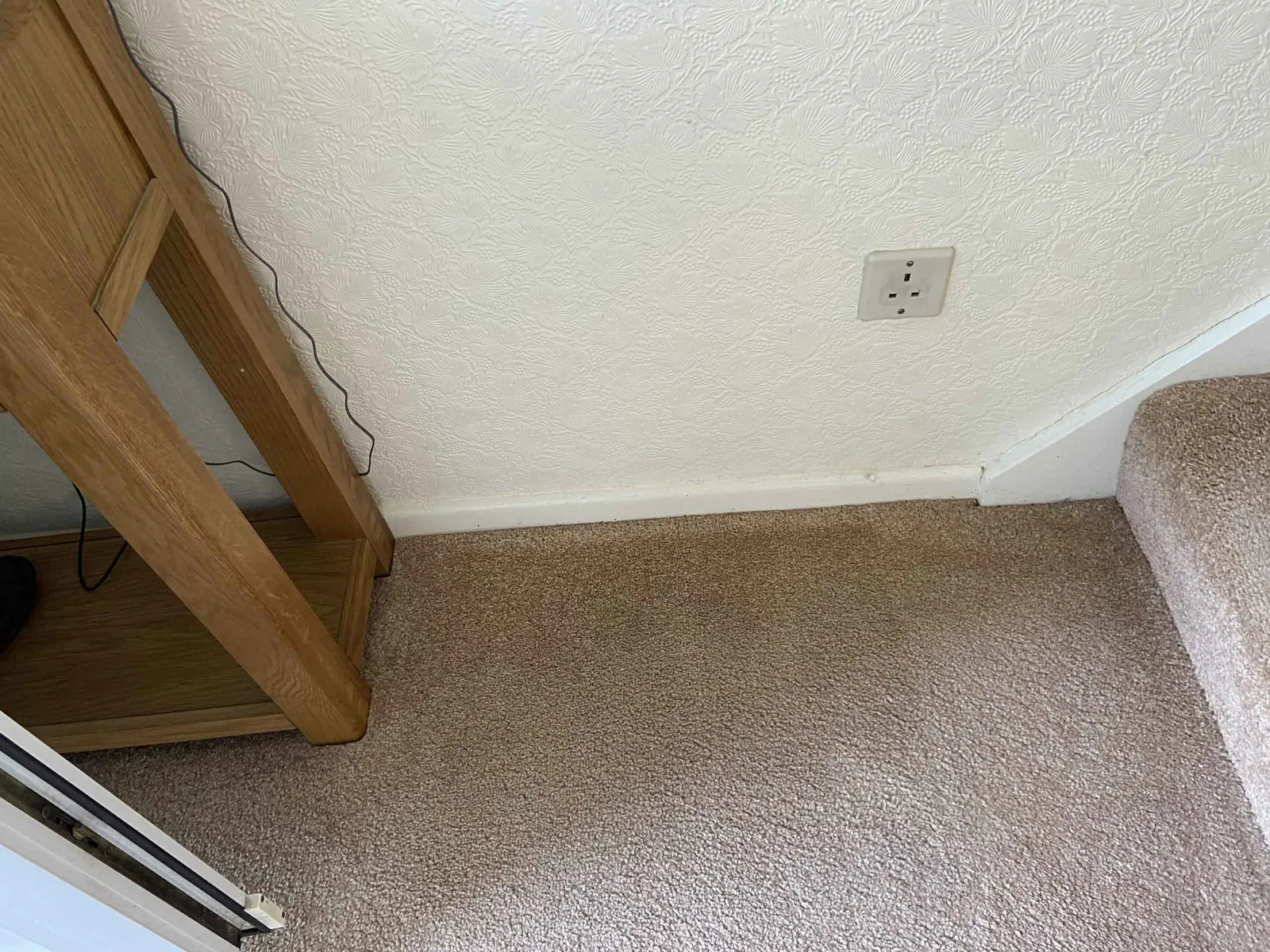 Commercial carpet cleaning service in Buckinghamshire office space